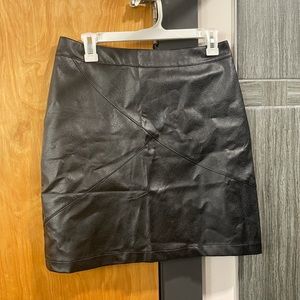 Women’s faux leather mini skirt
